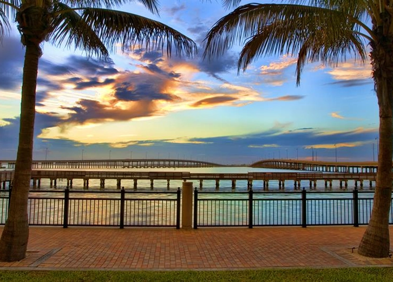 Historic downtown Punta Gorda features palm-lined streets and boutique shops, easily accessible from Arcadia, Florida, accommodations near attractions.